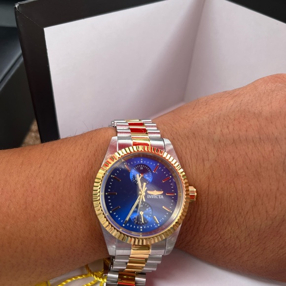 NWT Women’s Invicta watch main image 4